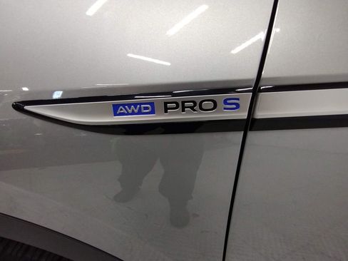 Used 2023 Volkswagen ID.4 Pro S AWD/4WD image 6