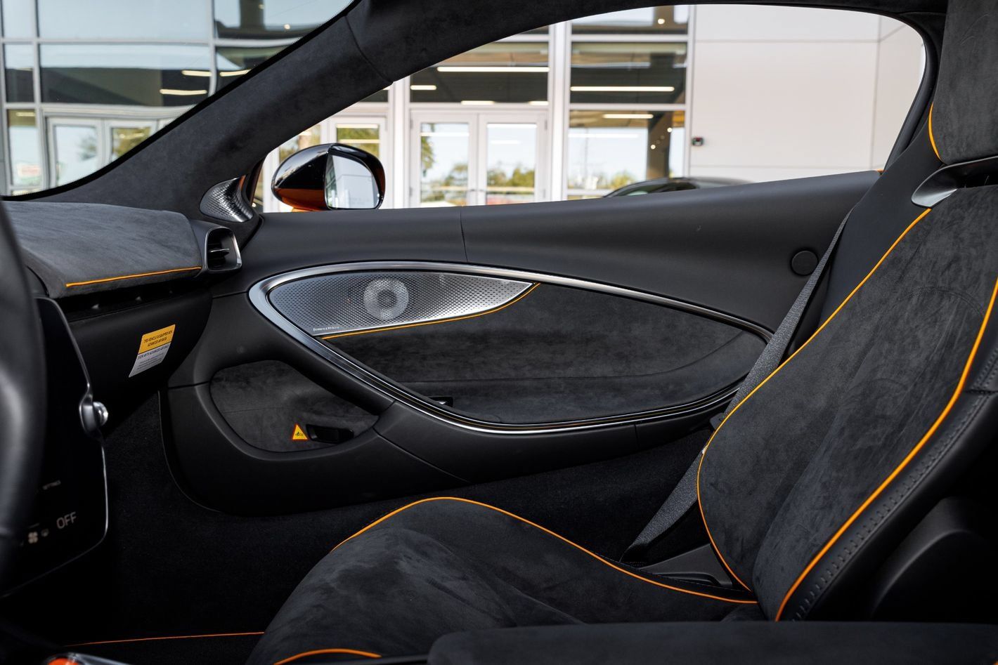 Used 2025 McLaren Artura RWD image 37