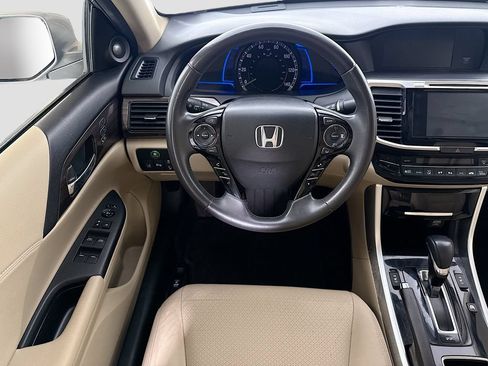 Used 2017 Honda Accord Touring image 10