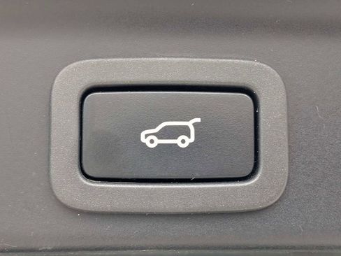 Used 2020 Jaguar F-PACE Premium image 13