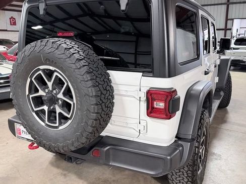 Used 2026 Jeep Wrangler Unlimited Rubicon AWD/4WD image 3