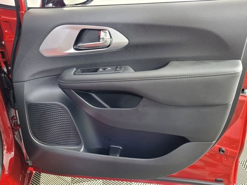 New 2026 Chrysler Pacifica Limited w/ S Appearance Package image 36