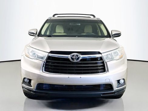 Used 2015 Toyota Highlander XLE image 2