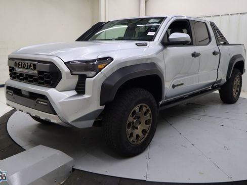 Used 2024 Toyota Tacoma Trailhunter image 8