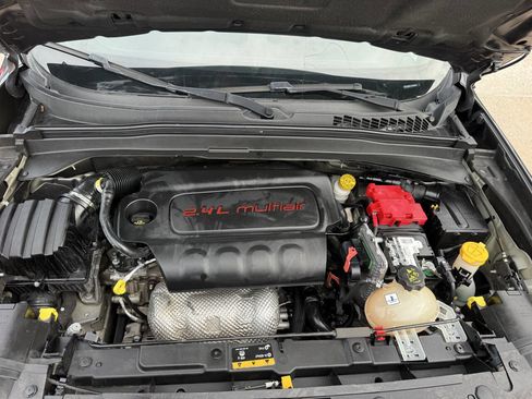 Used 2020 Jeep Renegade Latitude FWD image 33