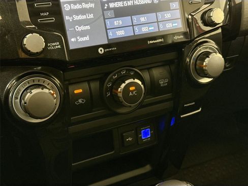 Used 2020 Toyota 4Runner Venture w/ Moonroof Package AWD/4WD image 26