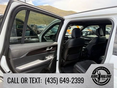 Used 2023 Jeep Grand Cherokee L Laredo AWD/4WD image 24
