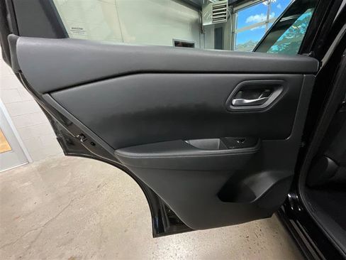 Used 2024 Nissan Rogue SV FWD image 22
