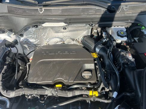 Used 2025 Chevrolet Trax LT image 32