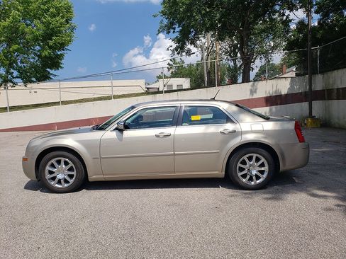 Used 2008 Chrysler 300 Touring RWD image 5