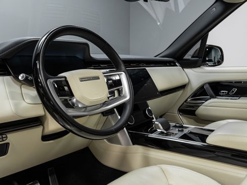 Used 2023 Land Rover Range Rover Long Wheelbase Autobiography image 7