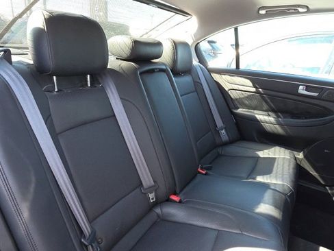 Used 2013 Hyundai Genesis 3.8 w/ Technology Pkg image 9