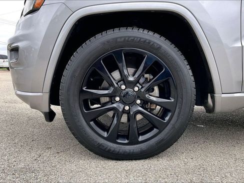Used 2018 Jeep Grand Cherokee Altitude RWD image 35