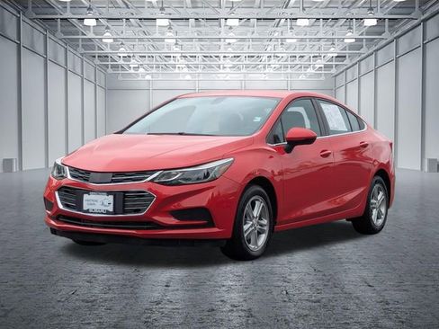 Used 2017 Chevrolet Cruze LT w/ Convenience Package FWD image 9
