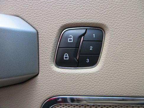 Used 2019 Ford F150 Lariat w/ Equipment Group 502A Luxury AWD/4WD image 28