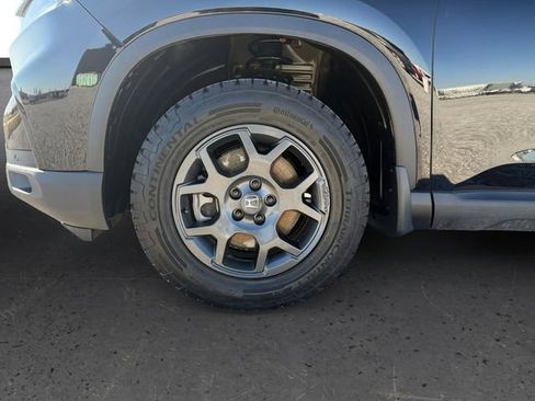 Used 2025 Honda Pilot TrailSport image 9