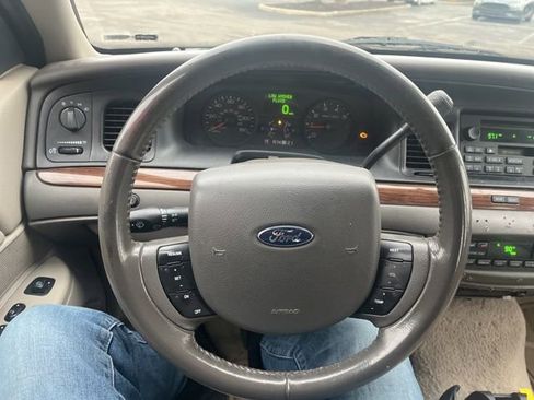 Used 2008 Ford Crown Victoria LX image 19