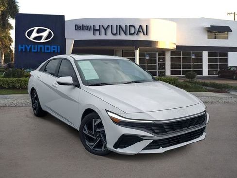 Certified 2025 Hyundai Elantra SEL FWD image 1