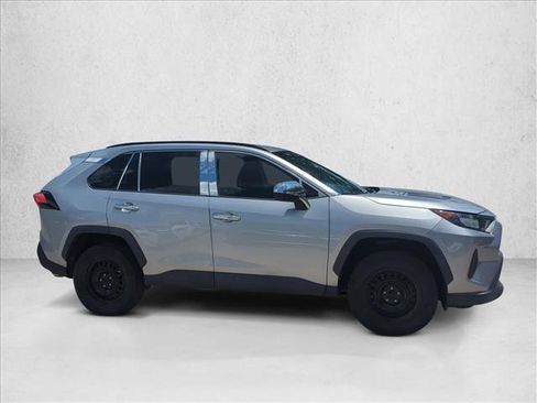 Certified 2020 Toyota RAV4 LE FWD image 4