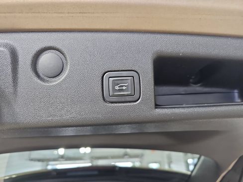 Used 2018 Chevrolet Equinox LT AWD/4WD image 17
