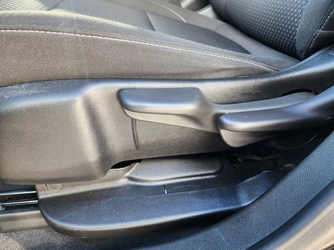 Used 2023 GMC Acadia SLE image 22