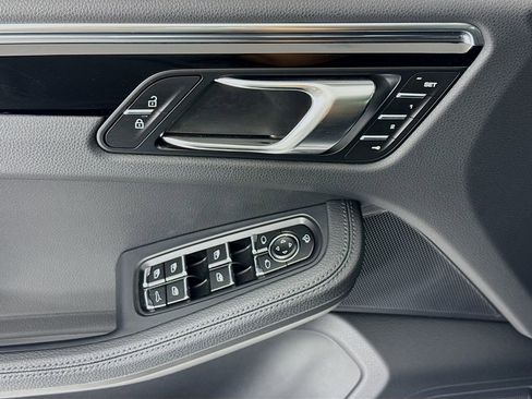Certified 2025 Porsche Macan AWD/4WD image 11