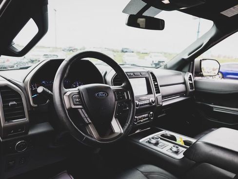 Used 2019 Ford Expedition XLT w/ Equipment Group 202A AWD/4WD image 2