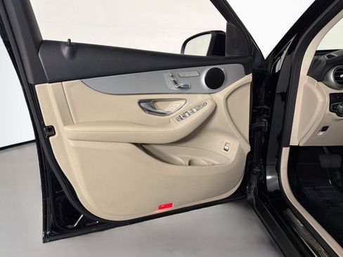 Used 2021 Mercedes-Benz GLC 300 image 21