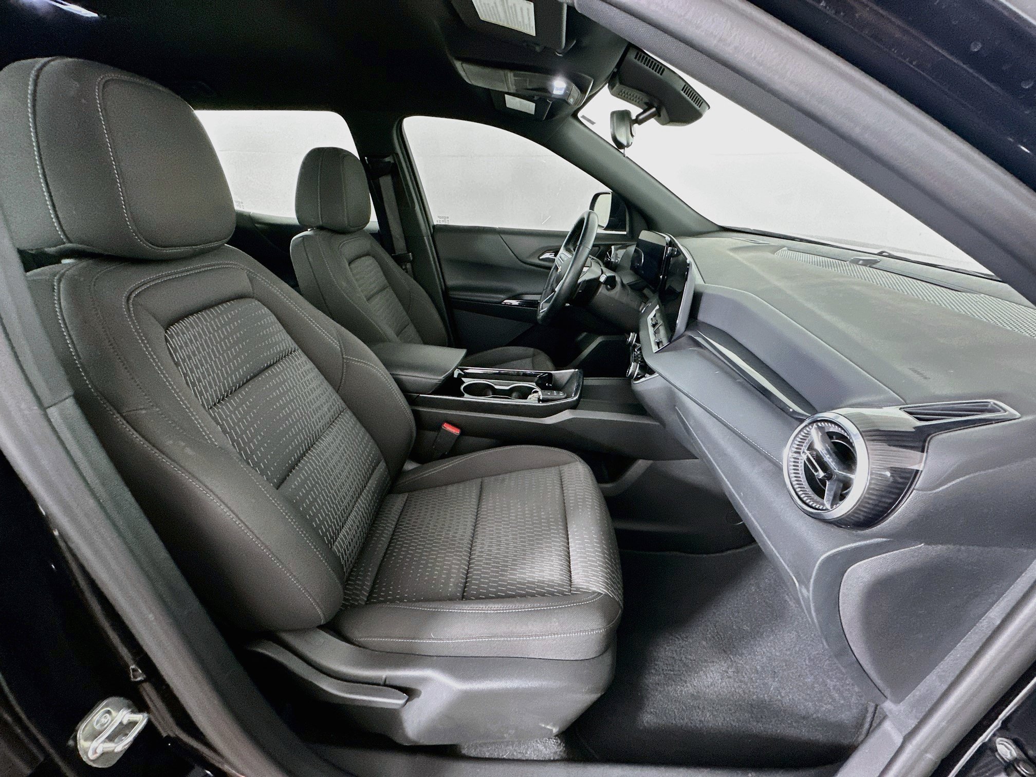 Used 2025 Chevrolet Equinox LT AWD/4WD image 31