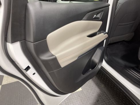 Used 2025 Chevrolet Traverse LT FWD image 15