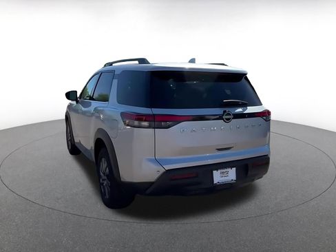 Used 2025 Nissan Pathfinder SV FWD image 11