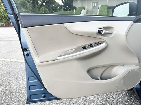 Used 2013 Toyota Corolla LE FWD image 79