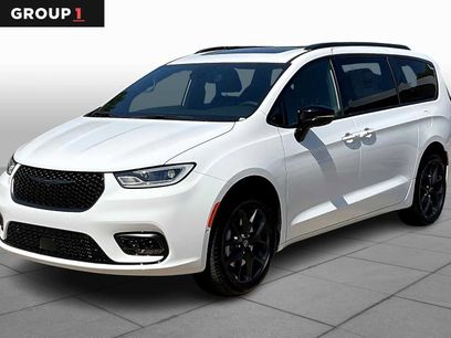New 2026 Chrysler Pacifica Limited