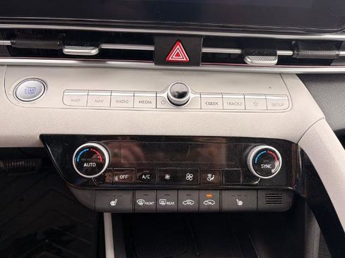 Used 2025 Hyundai Elantra Limited w/ Cargo Package image 21