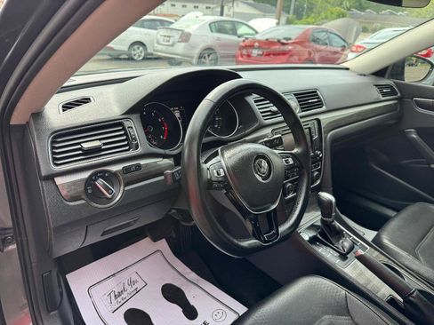 Used 2017 Volkswagen Passat 1.8T SE FWD image 18
