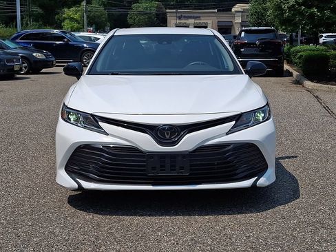 Used 2019 Toyota Camry LE FWD image 3