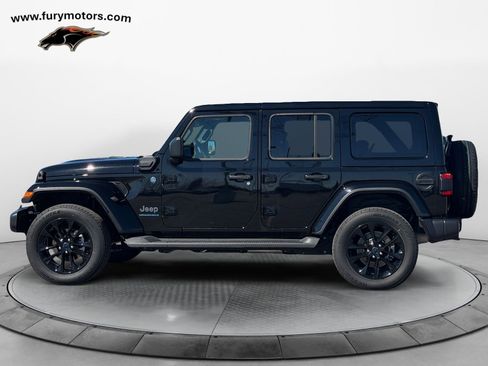 Used 2025 Jeep Wrangler Unlimited Sahara image 6
