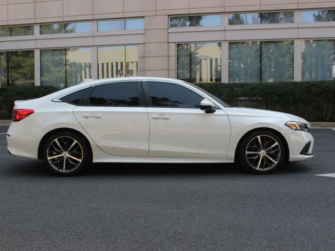 Used 2022 Honda Civic Touring image 6