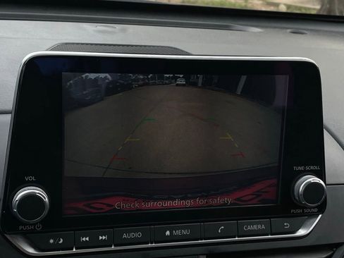 Used 2024 Nissan Altima 2.5 SV FWD image 18