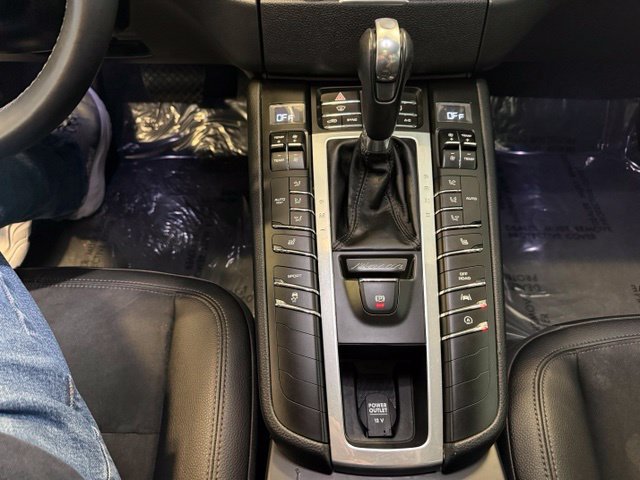 Used 2018 Porsche Macan AWD/4WD image 16