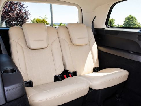 Used 2017 Mercedes-Benz GLS 450 4MATIC image 19