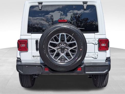 Used 2025 Jeep Wrangler Sahara image 4