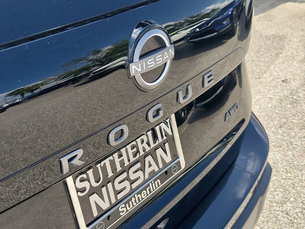 Certified 2026 Nissan Rogue SV AWD/4WD image 6