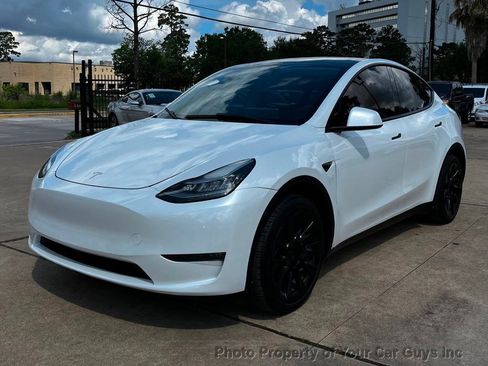 Used 2023 Tesla Model Y Long Range AWD/4WD image 1