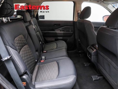 Used 2024 Nissan Pathfinder S image 29