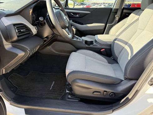 Used 2025 Subaru Outback Premium AWD/4WD image 18