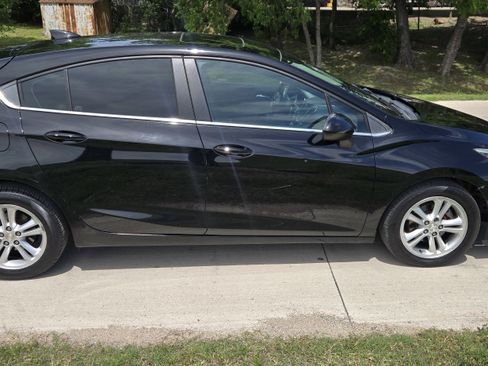 Used 2018 Chevrolet Cruze LT image 10