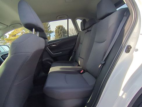 Used 2022 Toyota RAV4 XLE image 28