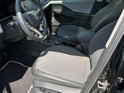 Used 2023 Volkswagen Taos SE AWD/4WD image 9