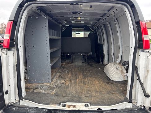 Used 2018 Chevrolet Express 2500 Extended image 14